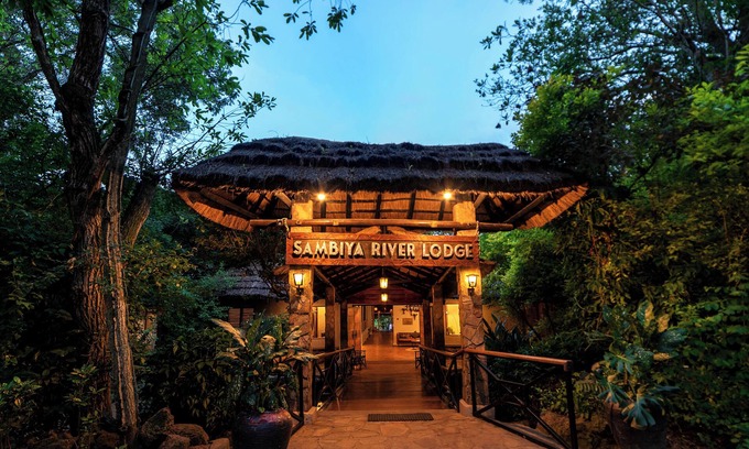 Karuma Hotel | Relax at Sambiya River Lodge: Family-Friendly Getaway