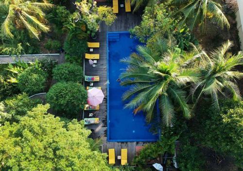 Stueng Saen Hotel | Discover Sambor Village Hotel: Oceanfront with Pool Access