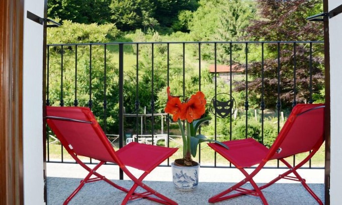 Savona Apartment | Guest Rated 10/10: Sambucco with Oceanfront Views