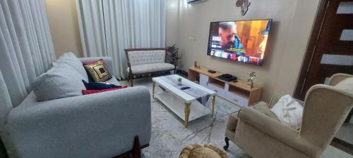 Dar es Salaam Apartment | Guest Rated 9/10: Sami BnB with Hot Tub near Mlimani City