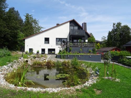 Bockswiese Apartment | Discover Sammy's FeWo: 5-Star Stay with Family-Friendly Perks