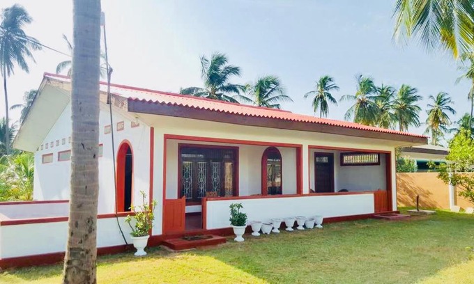 Uppuveli Villa | Discover Sampalthivu Beach Villa with Private Ocean Views