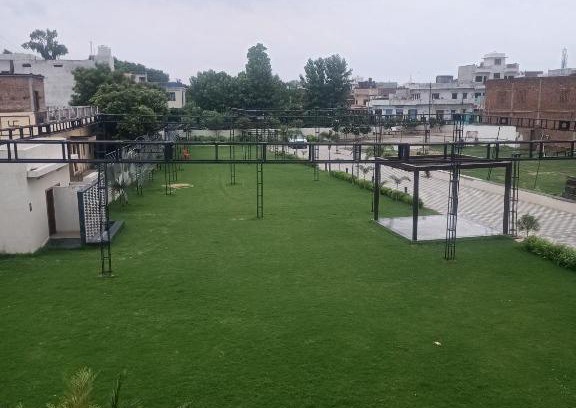 Varanasi Bed & Breakfast | Budget-Friendly Sampanna Stays with Breakfast & Pet Access