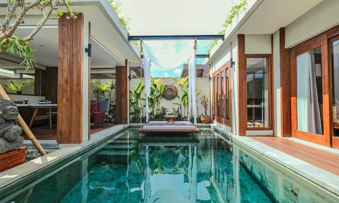 Sunset Road Hotel | Experience Ocean View Bliss at Sampatti Villas, 5-Star Stay