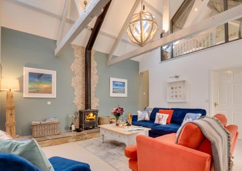 Chathill House | Pet-Friendly Escape at Samphire Barn for Family Getaways
