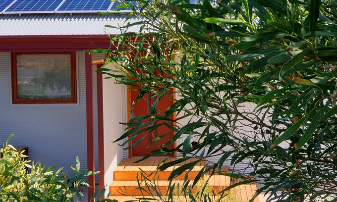 Bonney Apartment | Pet-Friendly Samphire: Family-Oriented Oceanfront Retreat