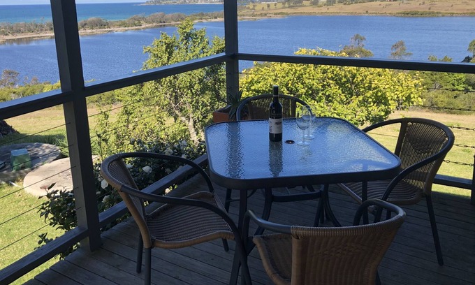 Bermagui House | Seaside Serenity at Samten Pa Cottage - Guest Rated 10/10