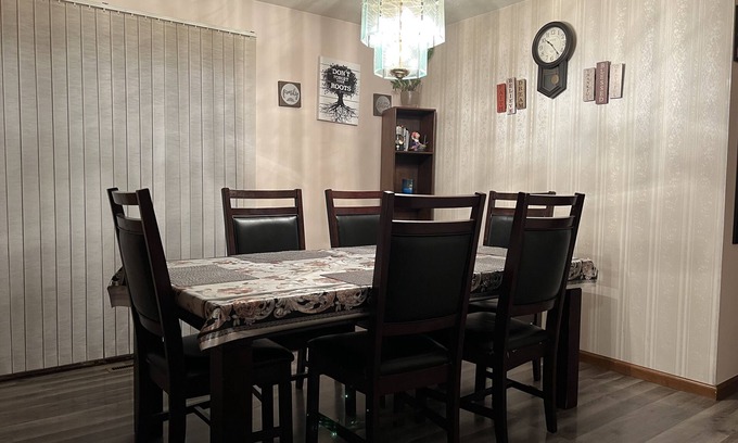 Elkhart House | Top-Rated Samuel Hotel: Family-Friendly with Spa & Kitchen