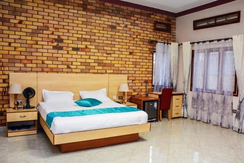 Kampala Bed & Breakfast | Inviting SamWeb Bed and Breakfast: Eco-Friendly & Pet Friendly