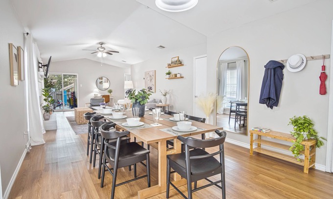 San Antonio House | Discover San Antonio Gem: Heated Pool, Games & Family Fun