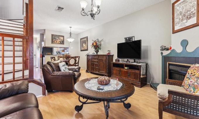 Blossoms Park House | Pet-Friendly San Antonio Townhome with Pool & Hot Tub!