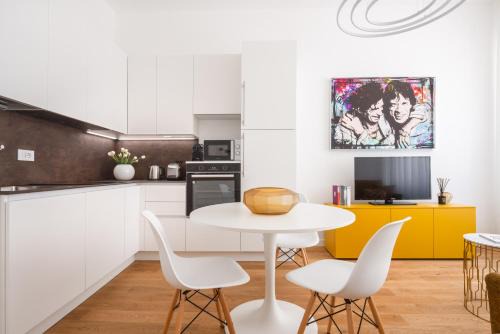 Tricolore Apartment | Stylish San Babila Design Apartment for Families & Pets