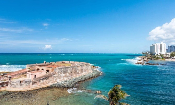 Puerta de Tierra Apartment | Oceanfront San Cristobal Studio in Trendy Condado Area