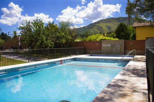 La Falda Hotel | Family-Friendly San Diego Hotel with Pool & Kitchen Amenities