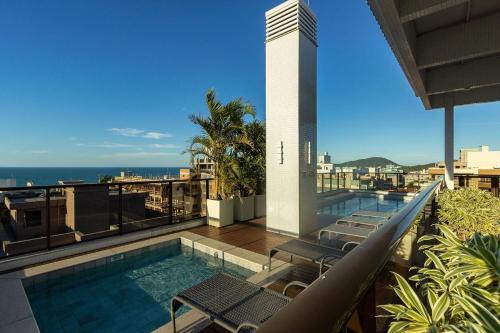 Bombas House | Pet-Friendly San Diego Hotel with Pool & Family Amenities