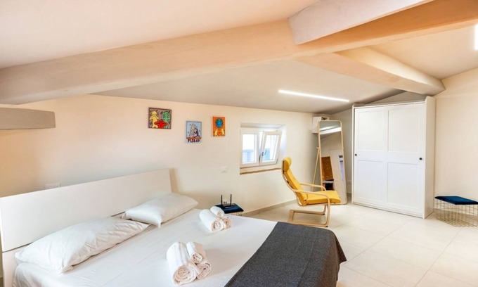 Pisa City Centre Apartment | Modern Central Apartment in San Francesco with Breakfast