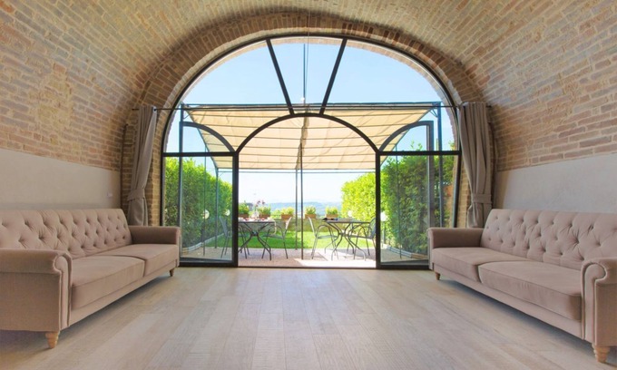 San Gimignano City Centre Apartment | Pet-Friendly Stay in San Gimignano with Great Amenities