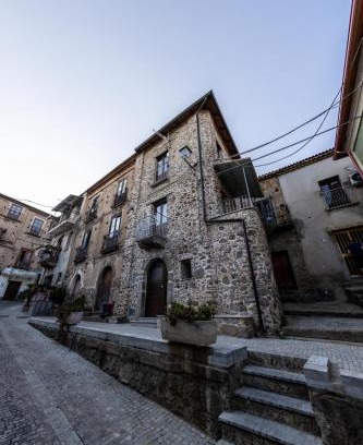 Nicotera House | Pet-Friendly San Giuseppe with Breakfast and Family Amenities
