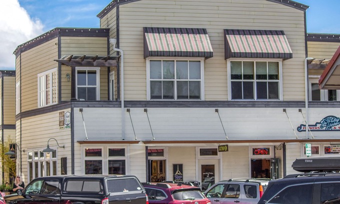 Friday Harbor Condo | Discover San Juan Suites: Family-Friendly Channel Room!