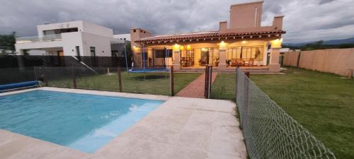 Villa San Lorenzo House | Relaxing San Lorenzo Chico in Salta with Pool & Hot Tub
