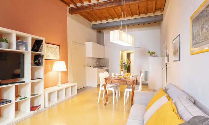 Pisa City Centre Apartment | Relax in the San Martino Suite Apartment with Spa & Breakfast