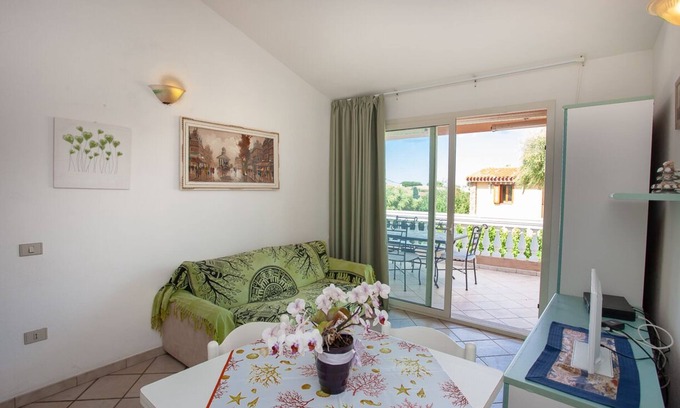 San Teodoro City Centre Apartment | Guest Rated: 9.8! San Teodoro Oceanfront Apartment Retreat