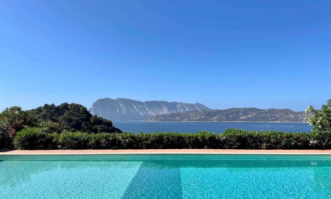 Capo Coda Cavallo Apartment | Idyllic San Teodoro Punta Est: Garden & Sea View Retreat