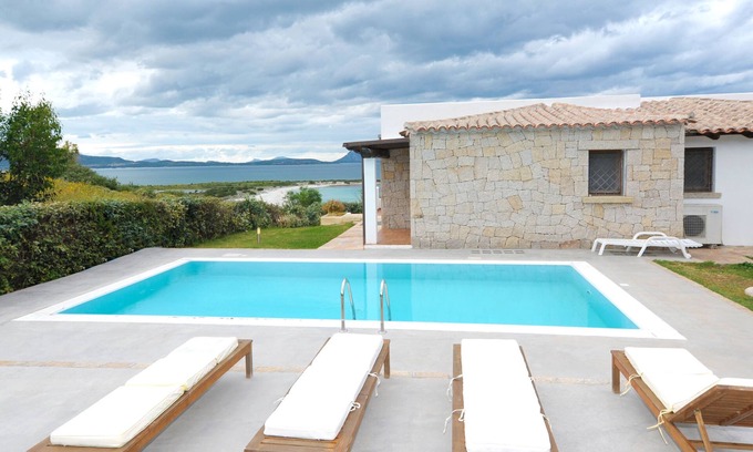 Luddui House | San Teodoro Villa with Pool, Steps from the Ocean