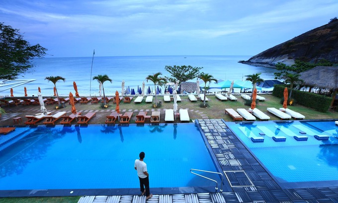 Hua Hin Hotel | Relax at Sanae Beach Hua Hin - Rated 8.8/10 with Ocean Views