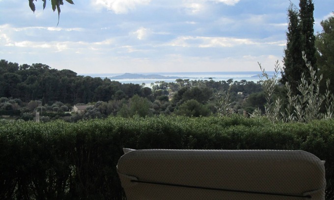 Sanary-sur-Mer House | Serene Sanary-sur-Mer House Amid Olive Trees by the Sea