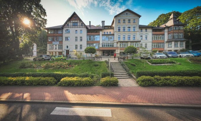 Duszniki Zdroj Resort | Ideal Escape at Sanatorium Uzdrowiskowe Chemik with Ocean Views