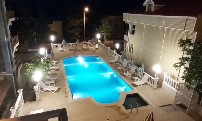 Buyukcekmece Hotel | Discover Sancak Hotel: Family-Friendly Stay with Pool