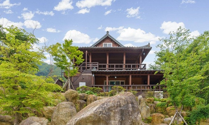 Sancheong House | Relaxing Sancheong Cheonrihyang Pension with Pool & Breakfast