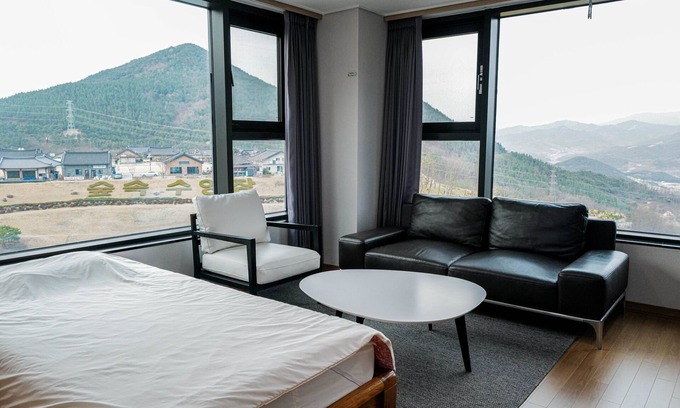 Sancheong Hotel | Relax at Sancheong Korean Medicine Family Hotel with Amenities