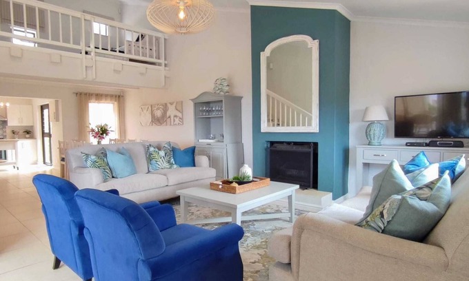 Robberg Beach Apartment | Sanctuary Beach Hideaway | 50m walk onto Beach