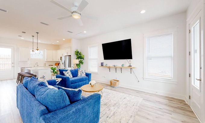 Silver Sands House | Beachside Retreat in Panama City with Balcony & Pool