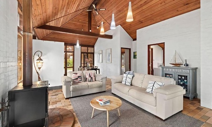 Broulee House | Relax at Sand at Broulee with Ocean Views for Families