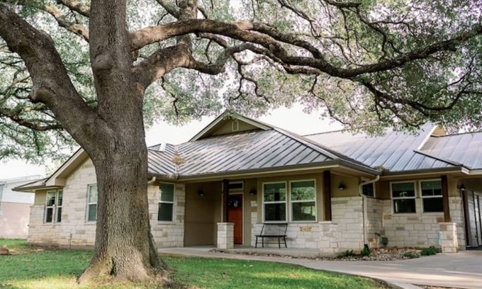 Kingsland House | Beachfront Retreat at LBJ: Family-Friendly Fun Awaits!