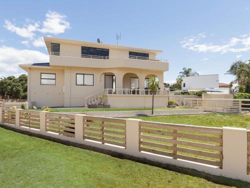 Mount Maunganui House | Family-Friendly Sand Castles in Mount Maunganui