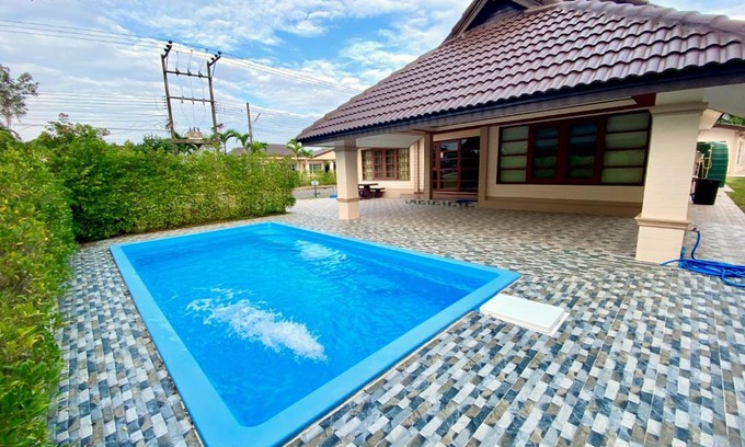 Kram House | Relaxing Pool Villa at Sand-D House, Rock Garden Beach Resort