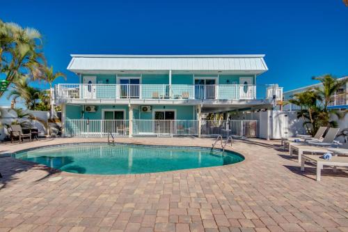 South Island Villa | Discover Sand Dollar 1: Family-Friendly with Pool & Pets