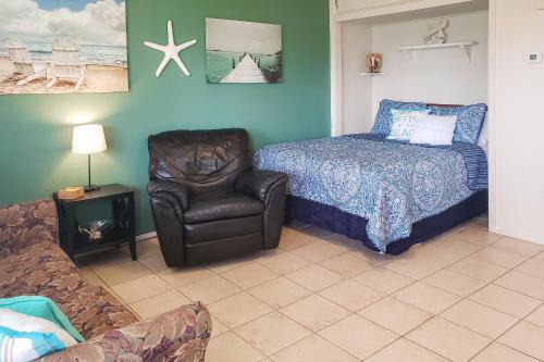 Corpus Christi Hotel | Family-Friendly Retreat at Sand Dollar #5 with Pool Access