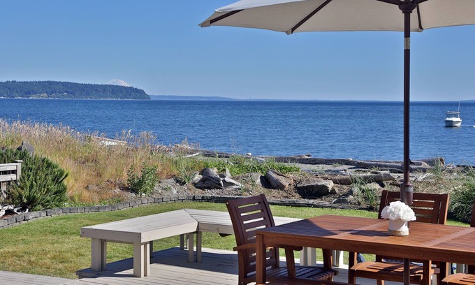 Sunlight Beach House | Beachfront Sand Dollar Beach House with Pool & Ocean View