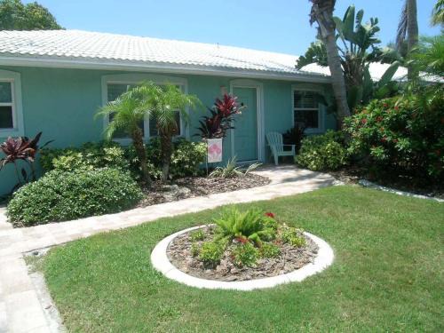Holmes Beach Villa | Discover Sand Dollar Villa: Pet-Friendly Paradise Awaits
