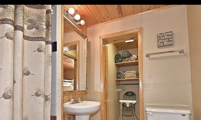 Oslund Cabin | Sand Lake Cabin