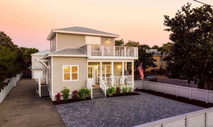 Clipper Cove House | Experience Sand & Serenity: Destin's Premier Beach Escape