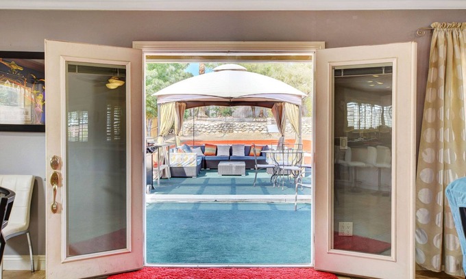 Las Vegas House | Experience Sand Volleyball and Ocean Views in Vegas!