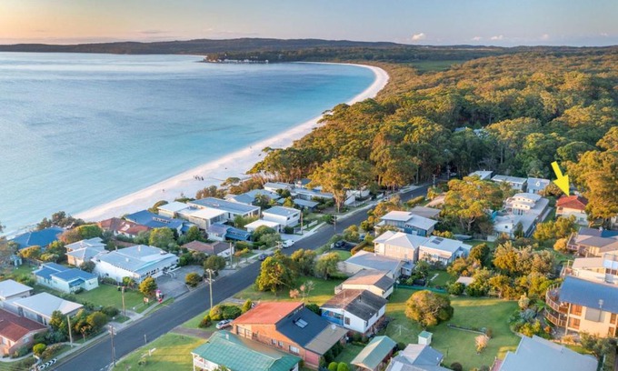Hyams Beach House | Family-Friendly Sandals at the Bay - Hyams Beach Getaway