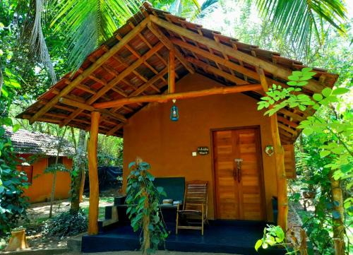 Udawalawa Hotel | Pet-Friendly Sandalwood Cottage with Family Amenities