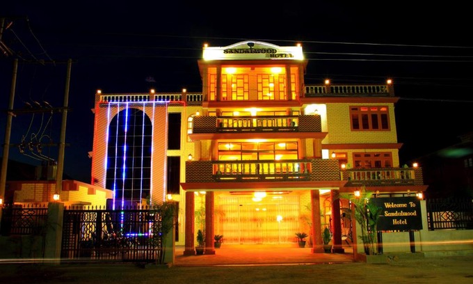 Yawnghwe Hotel | Exceptional Sandalwood Hotel: Family-Friendly with Breakfast